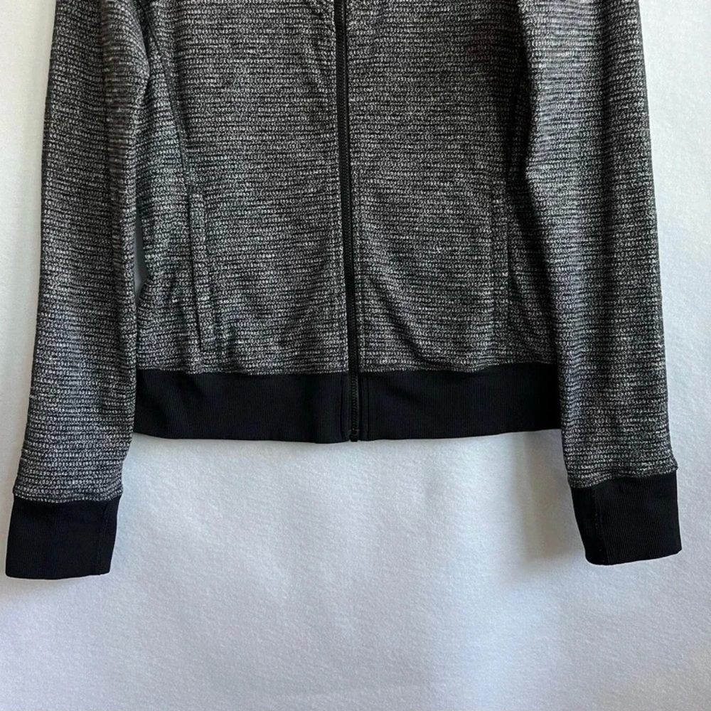 EUC Lululemon Be Present Jacket Coco Pique Black Size 8 Thumbholes Zip Closure - Picture 12 of 14